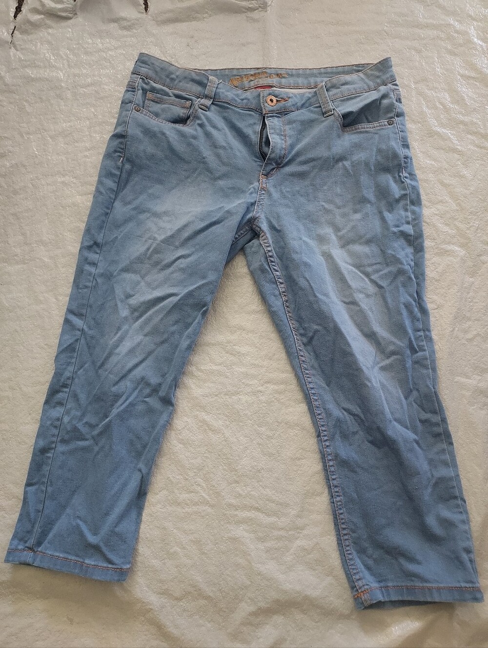 Arizona Jean Company Light Blue Cropped Stretch Jeans
